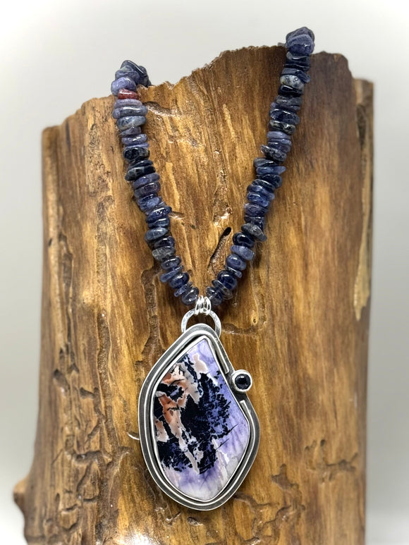 Necklaces & Pendants